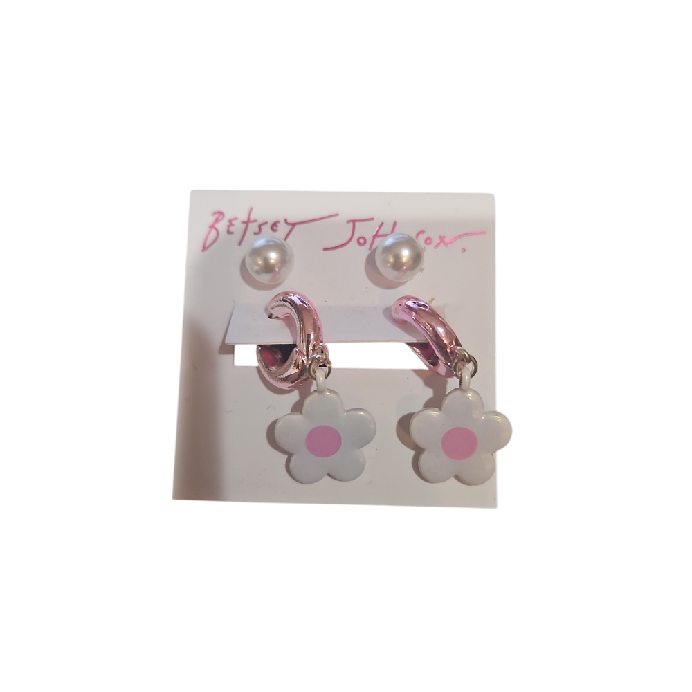 Betsey Johnson Woman Spring Daisy Charm Huggie Pink Flower Pearl Stud Earrings